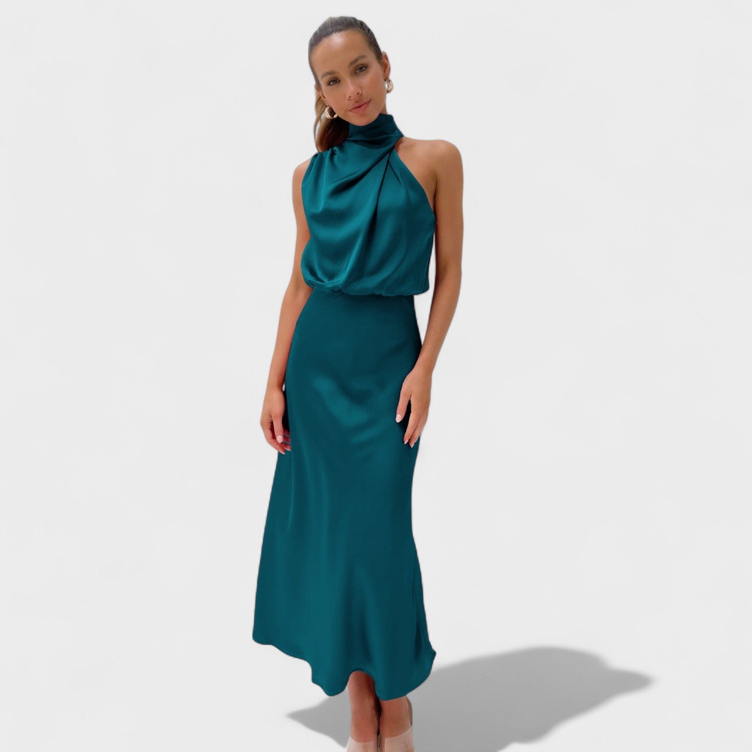 Sofía | Vestido de Satén Cuello Alto